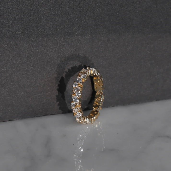CRYSTAL DROP BAND RING - Ermoleve